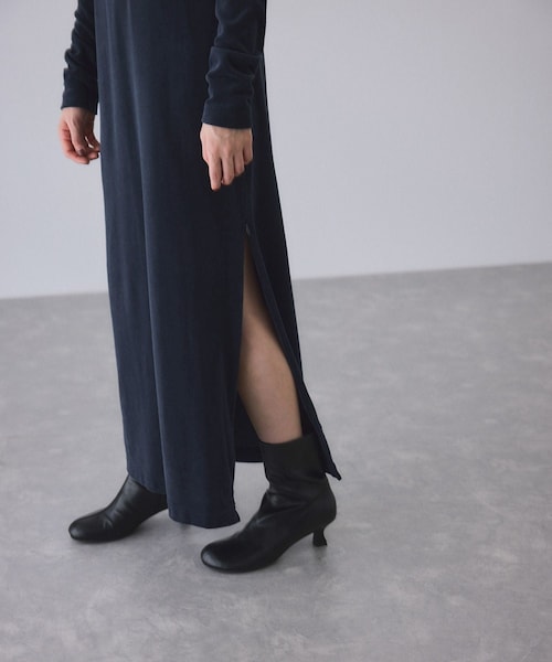 ADAM ET ROPE'（アダムエロペ）の「ベロア BOTANICAL DYED DRESS（ワンピース・レディース・オリーブ/ネイビー/ピンク・1/2）」の20枚目の写真