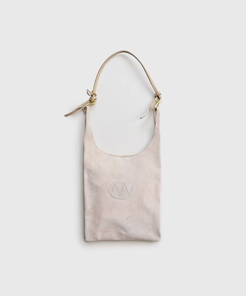 ADAM ET ROPE'（アダムエロペ）の「【NICENESS/ナイスネス】S.O.LOWE-MIDI（ショルダーバッグ・メンズ・キナリ/キャメル・F）」の3枚目の写真