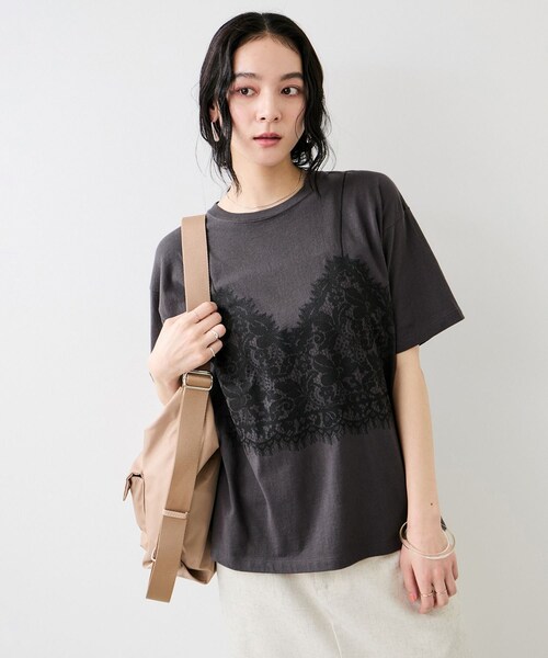 VIS(ビス)の「トロンプルイユプリントTシャツ(Tシャツ/カットソー・レディース・チャコール/ホワイト・F)」の2枚目の写真