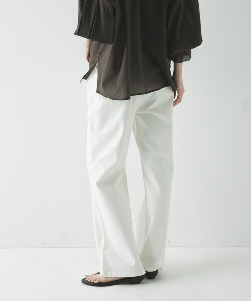 URBAN RESEARCH（アーバンリサーチ）の「『3サイズ展開』綿麻デニムストレートパンツ（デニムパンツ・レディース・WHITE/BLUE・36/38/40）」の17枚目の写真