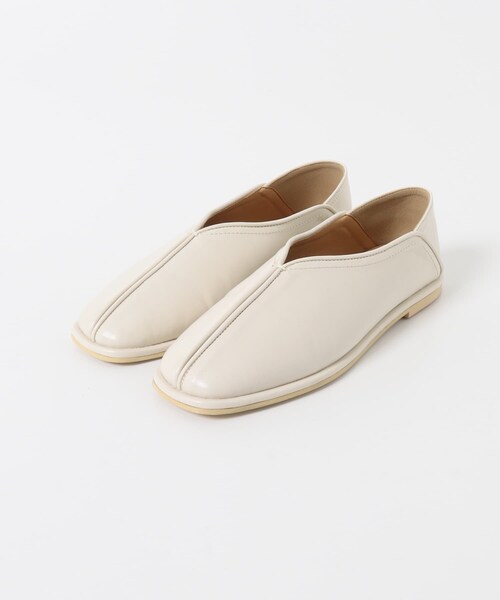 KBF（ケイビーエフ）の「センターシームフラットシューズ（パンプス・レディース・IVORY/BLACK・36/37/38）」の11枚目の写真