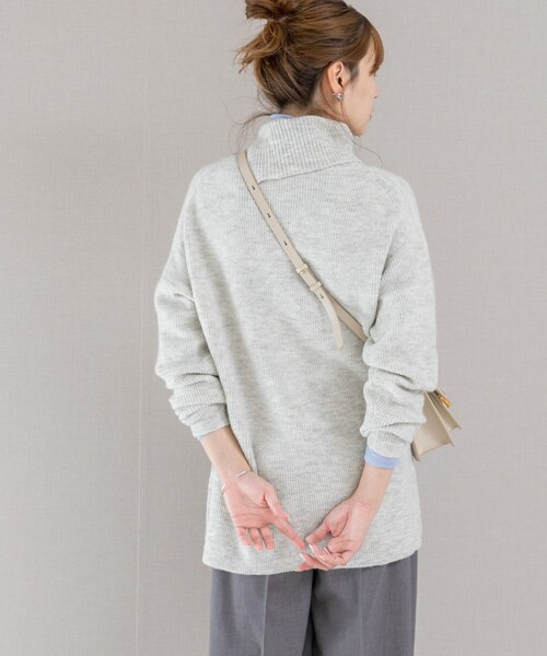URBAN RESEARCH ROSSO（アーバンリサーチロッソ）の「スリットタートルネックニット（ニット/セーター・レディース・L.GRAY/L.BEIGE/MIX PINK・FREE）」の5枚目の写真