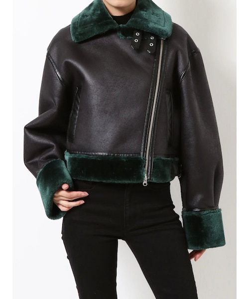 MURUA（ムルーア）の「ショートエアリーフェイクムートンジャケット