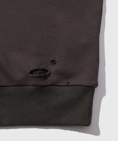 ADAM ET ROPE'（アダムエロペ）の「【CODA/コーダ】WASHED DESTROYED CREWNECK SWEATSHIRT（スウェット・メンズ・スミクロ・1/2）」の7枚目の写真
