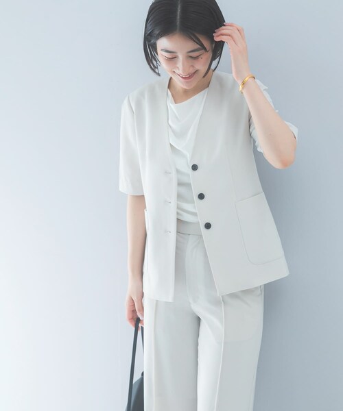 URBAN RESEARCH ROSSO(アーバンリサーチロッソ)の「クールタッチ 防シワ ハーフスリーブジャケット(ノーカラージャケット・レディース・GREIGE/DARK NAVY・Free)」の8枚目の写真