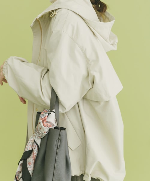 ITEMS URBANRESEARCH（アイテムズ アーバンリサーチ）の「『イージーケア』撥水マウンテンパーカー（マウンテンパーカー・レディース・K.BEG/BLK/ECRU・Free）」の2枚目の写真