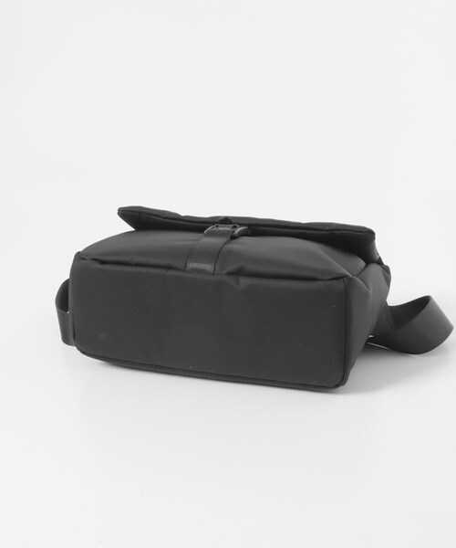 RODE SKO（ロデスコ）の「撥水フィドロックショルダーバッグ M（ショルダーバッグ・メンズ・BLACK/KHAKI・M）」の6枚目の写真