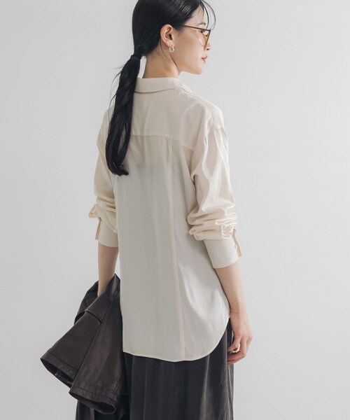 URBAN RESEARCH(アーバンリサーチ)の「レギュラーカラーシルキーシャツ(Tシャツ/カットソー・レディース・OFF/L.BEIGE・FREE)」の8枚目の写真