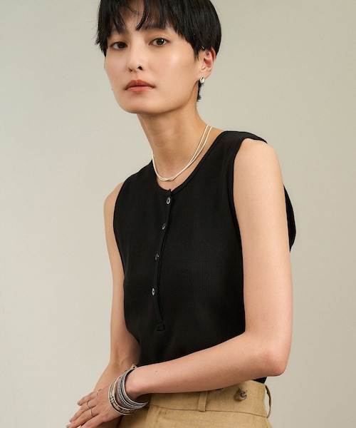 ADAM ET ROPE'（アダムエロペ）の「【WEB限定】プリマベールリブヘンリーネックノースリーブプルオーバー［UVケア・洗える］（タンクトップ・レディース・ブラック/チャコール/オフホワイト・F）」の13枚目の写真