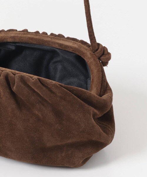URBAN RESEARCH（アーバンリサーチ）の「レザーショルダーバッグ（ショルダーバッグ・レディース・BLACK/BROWN/SILVER・-）」の19枚目の写真