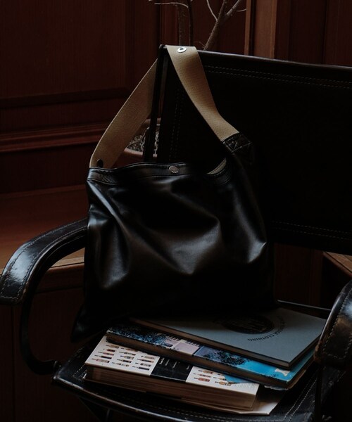 ADAM ET ROPE'(アダムエロペ)の「【HEUGN/ユーゲン】Noah Bag(トートバッグ・メンズ・ブラック・F)」の2枚目の写真