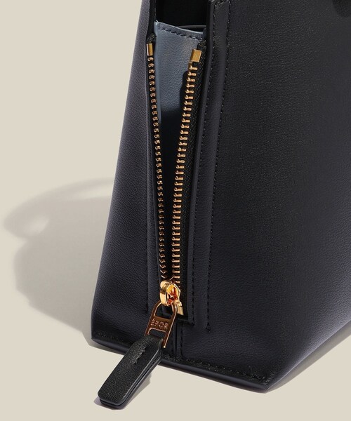 ROPE'（ロペ）の「【E'POR】Y BAG Mini/超軽量・26SS（ハンドバッグ・レディース・ブラック/グレー/キナリ/ダークブラウン/ダークグリーン/モスグリーン/パープル系・F）」の10枚目の写真