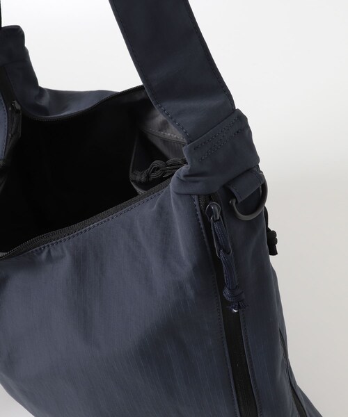 URBAN RESEARCH DOORS(アーバンリサーチドアーズ)の「撥水MULTIPOCKET SHOULDER(ショルダーバッグ・メンズ・BLACK/D.GRAY/NAVY・-)」の16枚目の写真