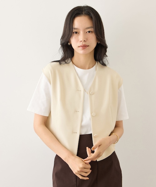 ROPE'（ロペ）の「コンフォートフレンチスリーブブラウス/UVカット・防シワ・接触冷感・吸水速乾・セットアップ対応・イージーケア（シャツ/ブラウス・レディース・ダークブラウン系/ベージュ・F）」の7枚目の写真