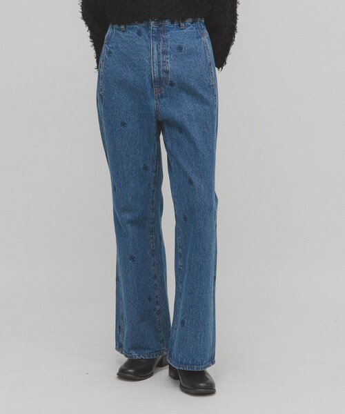 KBF（ケイビーエフ）の「シームポケットフレアデニム（デニムパンツ・レディース・L.BLUE/BLUE/L.BLUE刺繍/BLUE刺繍・36/38）」の15枚目の写真