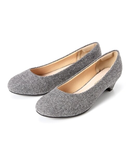 nissen（ニッセン）の「【ゆったり幅広】ラウンドトゥローヒールパンプス（低反発中敷）（ワイズ４Ｅ）（パンプス・メンズ・黒(スエード調)/グレー(スエード調)/オーク(スエード調)/ボルドー/ツイード/テラコッタ(スエード調)/黒(スムース)/ライトベージュ(スムース)/黒(生地)/ピンクベージュ(生地)/ラベンダー(スエード調)/ネイビー(デニム)/グレー(ラメツイード)/ダスティーネイビー(スエード調)/シルバーベージュ(パイソン)/ラベンダー(スムース)/カーキ(スエード調)/オーク(スムース)/ベージュ(クロコ型押し)/ライトグレー(スエード調)/ブラウン(クロコ型押し)/チェック柄/黒(エナメル調)/ピンクベージュ(エナメル調)/くすみパープル/くすみグリーン/ブラック(チェック柄)/ブラウン(チェック柄)・23.0cm/4E/23.5cm/4E/24.0cm/4E/24.5cm/4E/25.0cm/4E/25.5cm/4E/26.0cm/4E/26.5cm/4E/27.0cm/4E）」の12枚目の写真