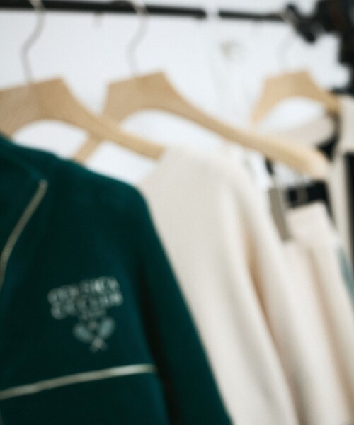 ADAM ET ROPE'（アダムエロペ）の「ブラパッド付タンクトップ-CreamyCotton /クリーミーコットン-（タンクトップ・レディース・ブラック/オフホワイト/グリーン・F）」の19枚目の写真