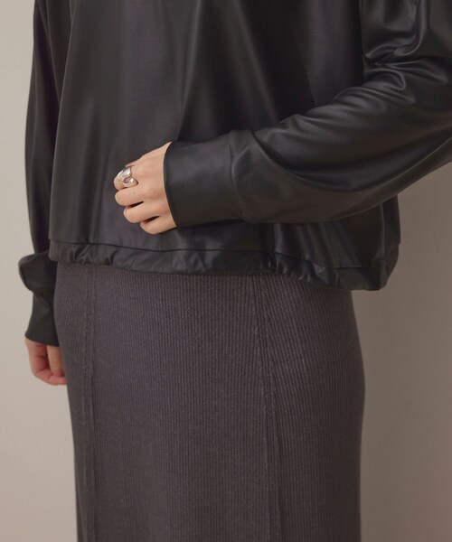 NERGY（ナージー）の「【イージーケア】Synthetic Leather クロップド丈プルオーバー（その他トップス・レディース・ブラック・F）」の18枚目の写真