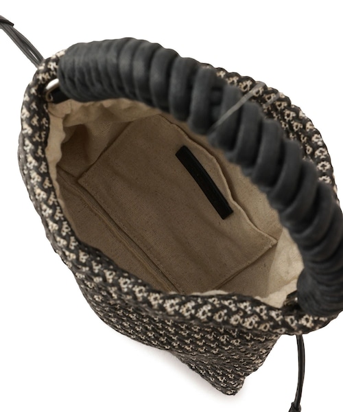 ADAM ET ROPE'（アダムエロペ）の「ブレイドハンドル巾着バッグ（ショルダーバッグ・レディース・ブラック/ホワイト・F）」の15枚目の写真