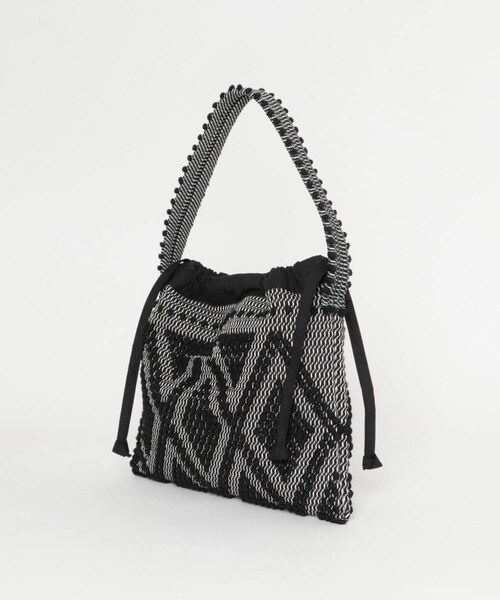 かぐれ（カグレ）の「Antonello　NINFE DRAWSTRING BAG（ショルダーバッグ・レディース・BLACK・Free）」の4枚目の写真