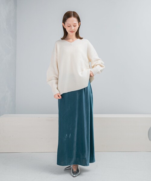 URBAN RESEARCH ROSSO（アーバンリサーチロッソ）の「ベロアロングスカート（スカート・レディース・GREIGE/BLUE・36/38）」の7枚目の写真