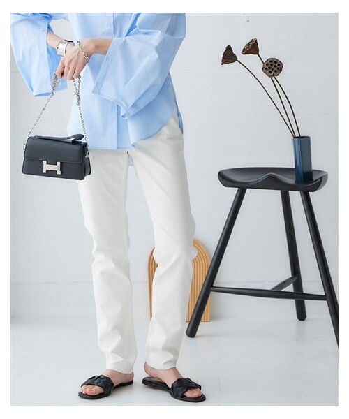 nissen（ニッセン）の「ゆるフィットスキニーパンツ（選べる２レングス）＜大きいサイズ有＞（パンツ・レディース・黒/カーキ/ピンク/キャメル/ライトベージュ/ブルー/ネイビーデニム/ネイビー系デニム/ブルー系デニム/ブラックデニム/オフホワイト/スモーキーピンク/ウィンドウペンチェック/ミントグリーン/ライトイエロー/バーガンディ/ブラック系ウィンドウペンチェック/ライトラベンダー/ベージュ/モカチャコール/ブルーグレー/グレー系デニム/グリーン/【ドロップ】ペールグリーン/ダークグリーン/モーブピンク/ライトブルー系デニム/パープル/オレンジブラウン・S/M/L/LL/3L/4L/5L/6L）」の22枚目の写真