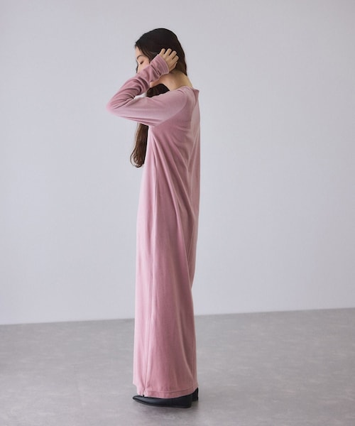 ADAM ET ROPE'（アダムエロペ）の「ベロア BOTANICAL DYED DRESS（ワンピース・レディース・オリーブ/ネイビー/ピンク・1/2）」の15枚目の写真