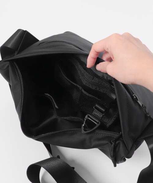 RODE SKO（ロデスコ）の「撥水フィドロックショルダーバッグ L（ショルダーバッグ・メンズ・BLACK/KHAKI・L）」の8枚目の写真