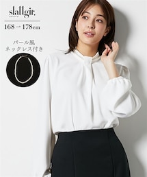 slattgir | 高身長　パール調アクセサリー付バックサテンジョーゼットブラウス（トールサイズ）(シャツ/ブラウス)