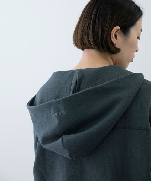 EKAL（エカル）の「EKAL　コハニングライトウエイトフーディー（パーカー・レディース・グレージュ/サーモン/チャコール・one）」の7枚目の写真