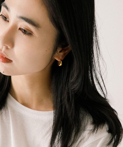 URBAN RESEARCH(アーバンリサーチ)の「decor『デコール』 Plump Drop Pierce L(ピアス(両耳用)・レディース・GOLD・-)」の3枚目の写真