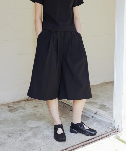 URBAN RESEARCH(アーバンリサーチ)の「『撥水/吸水速乾/UVカット』『別注』THOUSAND MILE×URBAN RESEARCH MID LENGTH TUCK PANTS(その他パンツ・レディース・BLACK・Free)」の6枚目の写真