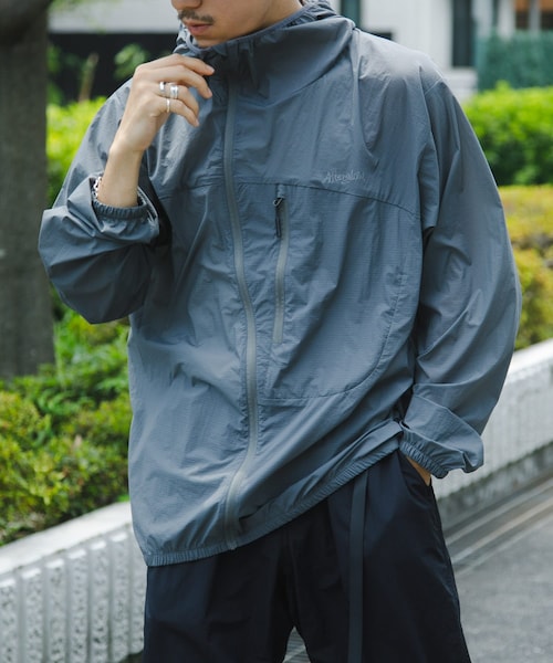 URBAN RESEARCH（アーバンリサーチ）の「Afterglow　15D CORDURA EDC HOODIE（パーカー・メンズ・CHARCOAL/BLACK・L/XL）」の2枚目の写真