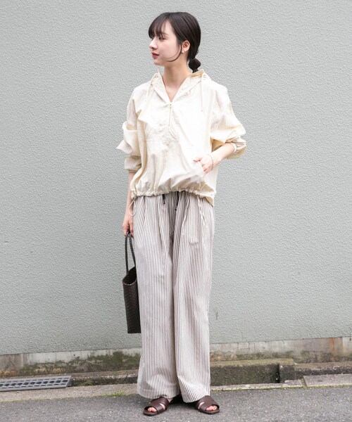 ITEMS URBANRESEARCH（アイテムズ アーバンリサーチ）の「『UVカット/撥水』アノラックフーディーブルゾン（ブルゾン・レディース・MILK/CML/BLK・Free）」の8枚目の写真