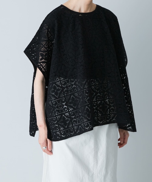 かぐれ(カグレ)の「コットンレースポンチョプルオーバー(Tシャツ/カットソー・レディース・OFF/BLACK・FREE)」の2枚目の写真
