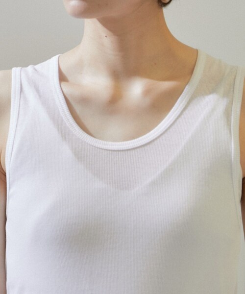 ADAM ET ROPE'（アダムエロペ）の「nu=layerスクープネックタンクトップ（タンクトップ・レディース・ブラック/ライトグレー/ホワイト/レッド・F）」の19枚目の写真