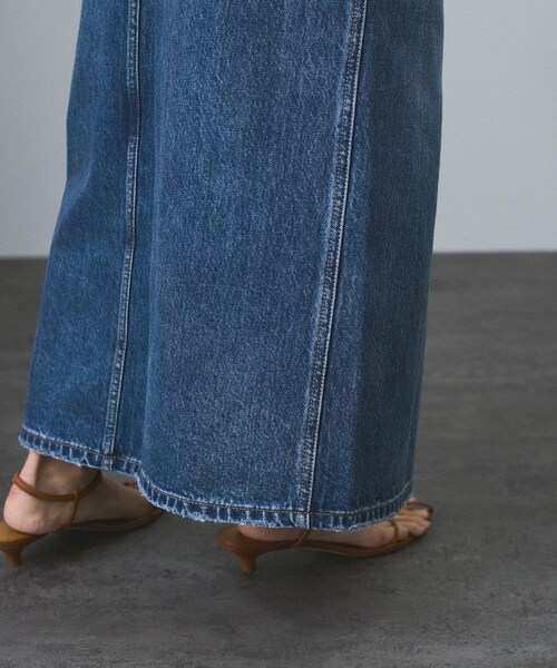 ADAM ET ROPE'(アダムエロペ)の「【WEB限定】リメイクライクデニムスリットスカート(デニムスカート・レディース・チャコール/ブルー系/サックス・M/S)」の18枚目の写真