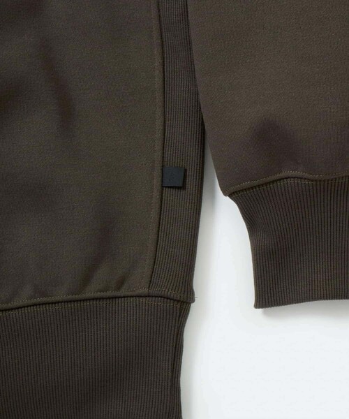 URBAN RESEARCH（アーバンリサーチ）の「DAIWA PIER39　TECH SWEAT CREW FREEDOM SLEEVE（スウェット・メンズ・BLACK/PURPLE/BROWNKHAKI/H GRAY・S/M/L/XL）」の18枚目の写真