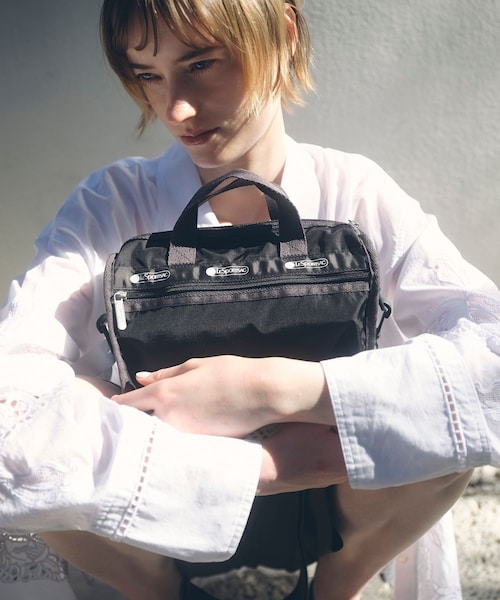 ADAM ET ROPE'（アダムエロペ）の「【LeSportsac for ADAM ET ROPE'】Exclusive Mini Duffel Crosbody（ショルダーバッグ・レディース・シルバー・F）」の3枚目の写真