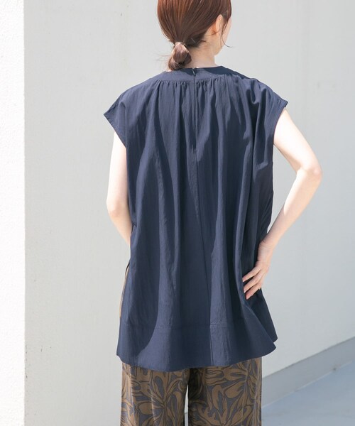 ITEMS URBANRESEARCH（アイテムズ アーバンリサーチ）の「サイドスリットフレンチブラウス（シャツ/ブラウス・レディース・RENGA/OFF/NVY・FREE）」の16枚目の写真