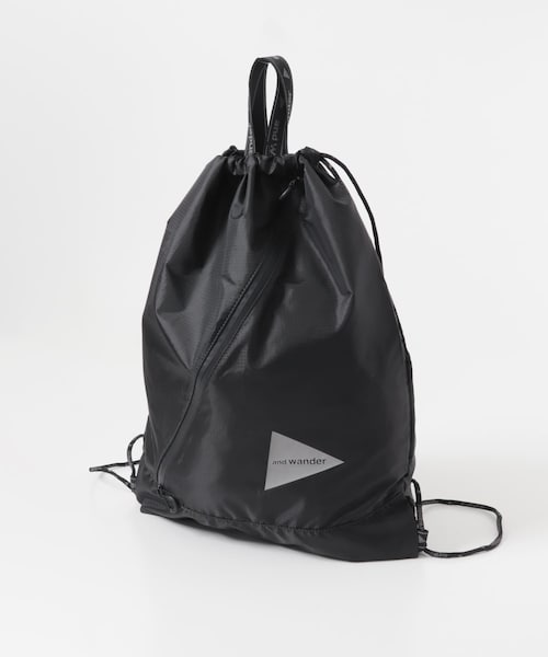 EKAL(エカル)の「and wander CRISPY RIP DRAWSTRING BAG(バックパック/リュック・レディース・BLACK/KHAKI・One)」の1枚目の写真
