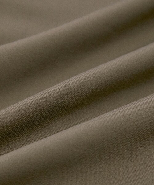 ADAM ET ROPE'(アダムエロペ)の「カットアウトキャミワンピース(ワンピース・レディース・ブラック/カーキ・F)」の16枚目の写真