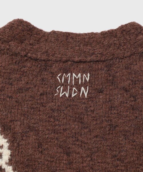 ADAM ET ROPE'(アダムエロペ)の「【CMMN SWDN/コモン スウェーデン】Rug artwork Cardigan(カーディガン/ボレロ・メンズ・ダークブラウン・46)」の7枚目の写真