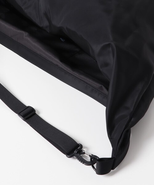 RODE SKO（ロデスコ）の「撥水ビッグボディバッグ（ショルダーバッグ・メンズ・BLACK/GREEN・one）」の12枚目の写真