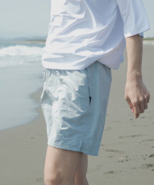 URBAN RESEARCH DOORS（アーバンリサーチドアーズ）の「NIKE SWIM　 Exclusive Reナイロン7ボレーショーツ（その他パンツ・メンズ・ブルー/ブラック/ウルフグレー/ベージュ/ネイビー/ライトクリムゾン/ゴールド・M/L/XL/XXL）」の17枚目の写真