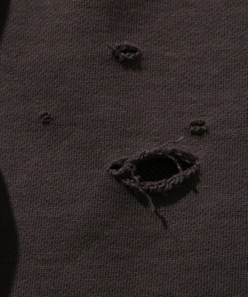 ADAM ET ROPE'（アダムエロペ）の「【CODA/コーダ】WASHED DESTROYED CREWNECK SWEATSHIRT（スウェット・メンズ・スミクロ・1/2）」の8枚目の写真