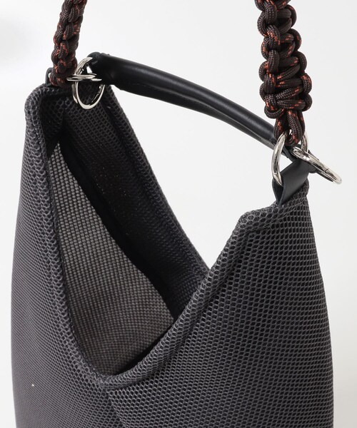 URBAN RESEARCH DOORS（アーバンリサーチドアーズ）の「2WAYメッシュバッグ（トートバッグ・レディース・CHARCOAL/NAVY・-）」の5枚目の写真