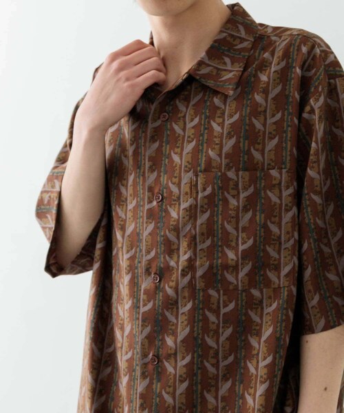 ITEMS URBANRESEARCH(アイテムズ アーバンリサーチ)の「リーフプリントオープンカラー半袖シャツ(シャツ/ブラウス・メンズ・BEG/BRN/BLK・M/L)」の9枚目の写真