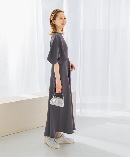 URBAN RESEARCH ROSSO（アーバンリサーチロッソ）の「フレアスリーブステッチデザインワンピース（ワンピース・レディース・B.GRAY/MOCHA/NAVY・FREE）」の10枚目の写真