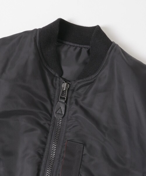 URBAN RESEARCH DOORS(アーバンリサーチドアーズ)の「marka MA-1(ミリタリージャケット・メンズ・SAGE GREEN/BLACK・2/3)」の8枚目の写真